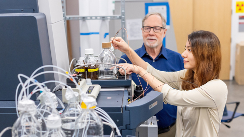 Rutgers Professor Spencer Knapp, at left, with Ph.D. student Reyhaneh Hosseinijei